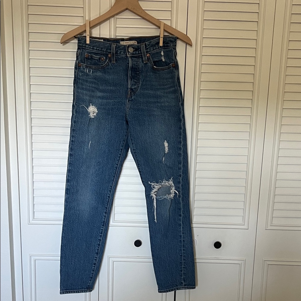 Levi's Straight Leg Jeans in Medium Blue with Distressed Details - Wedgie